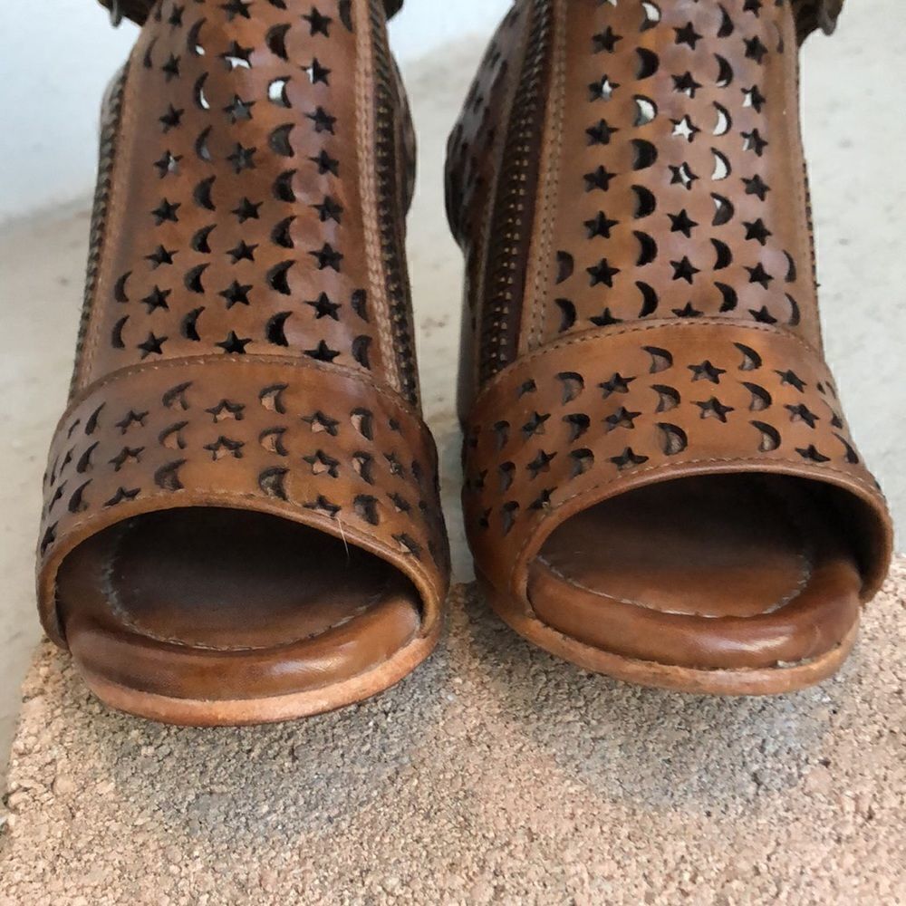 Freebird  cutout ankle - Picture 4 of 9